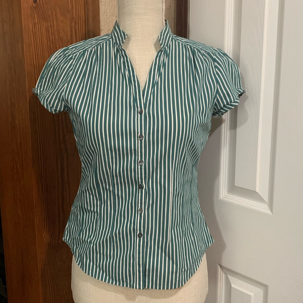 Express Design Studio Women’s top